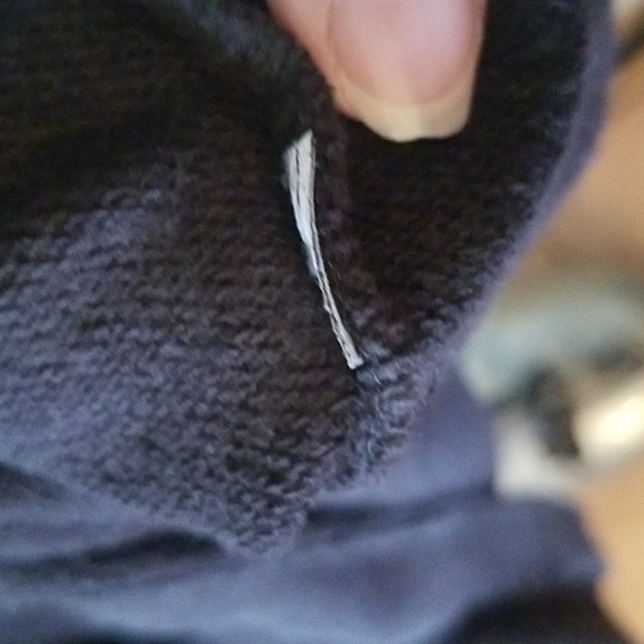 10/$10    Highline Navy Blue Sweater L - Picture 5 of 6